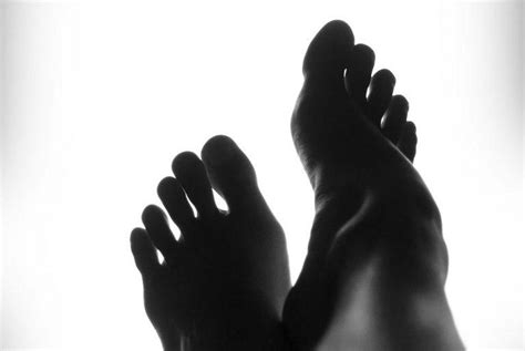 mature feet worship|Foot Fetishes: 8 FAQs About Why It Happens, Ways to Play,。